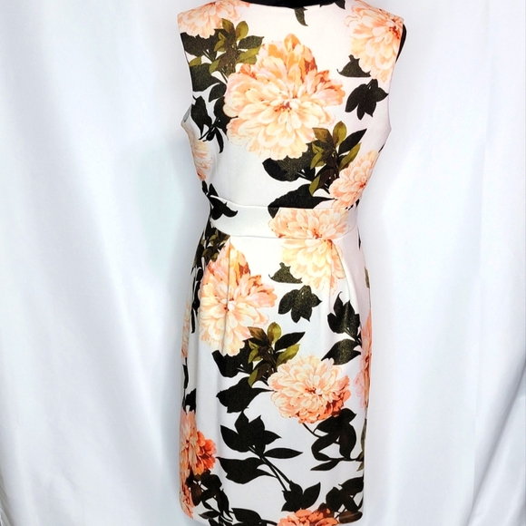 ENFOCUS STUDIO Floral Fitted Dress with Key Hole Neckline Size 12. #357 - Picture 3 of 7